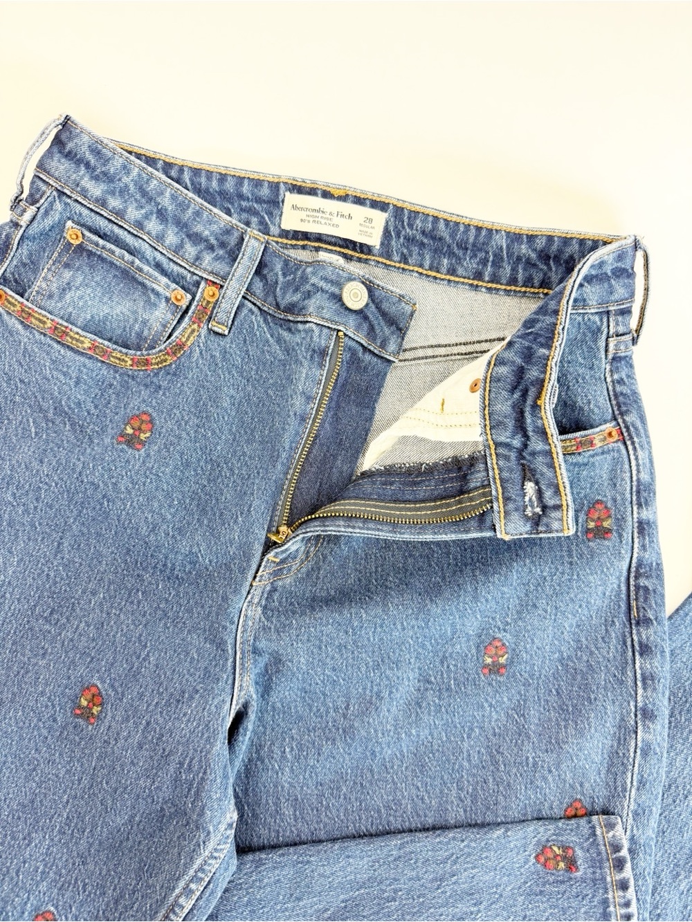 Abercrombie & Fitch High Rise 90s Relaxed Floral Embroidered Jeans Curve Love - Picture 8 of 16